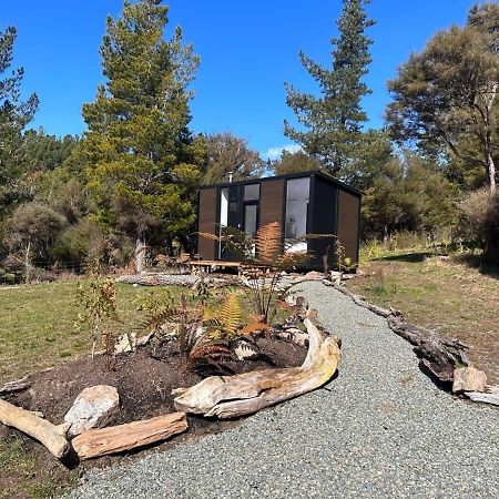 Villa Ruru Tiny House By Tiny Away Rangihaeata Esterno foto