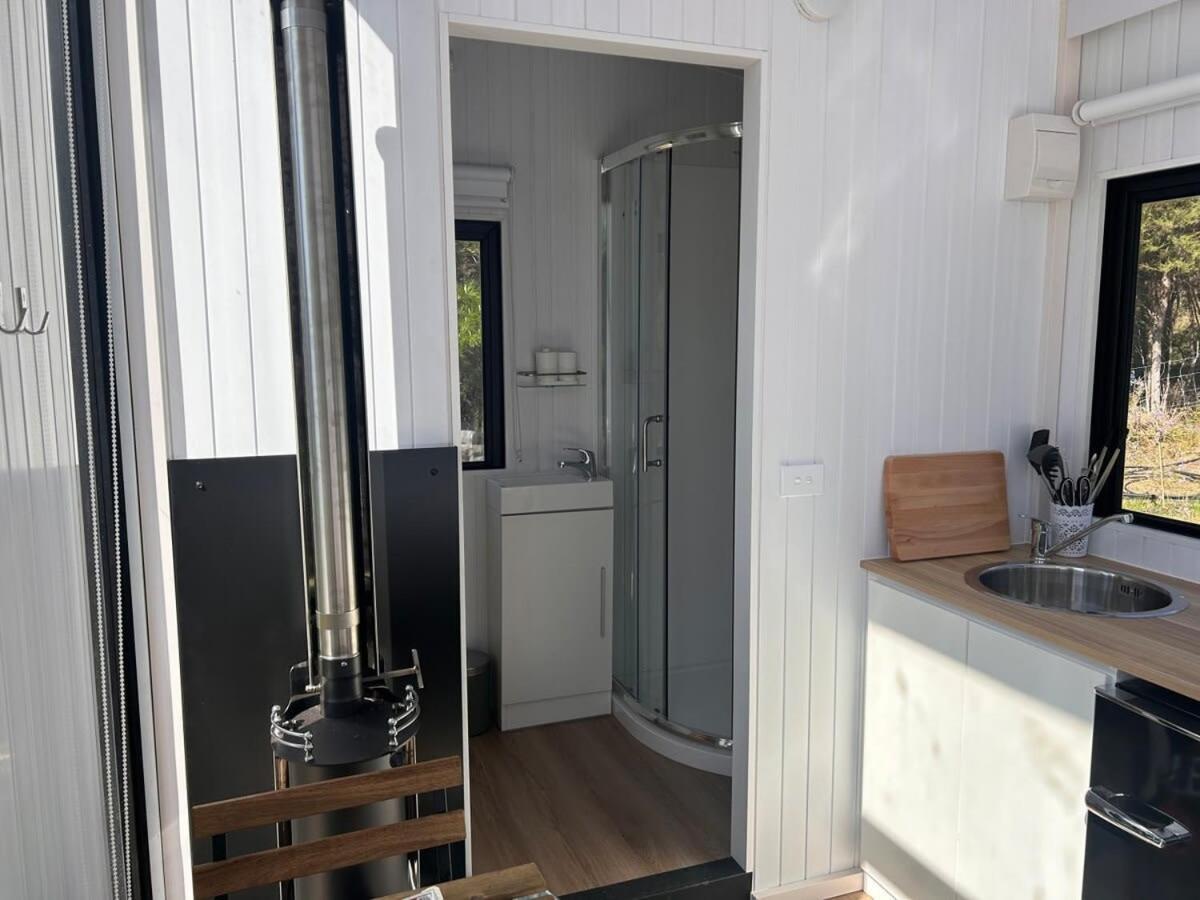 Villa Ruru Tiny House By Tiny Away Rangihaeata Esterno foto