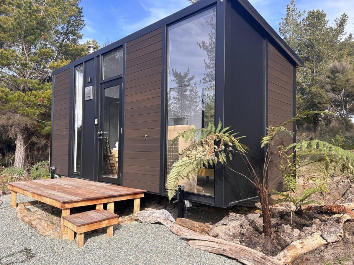 Villa Ruru Tiny House By Tiny Away Rangihaeata Esterno foto